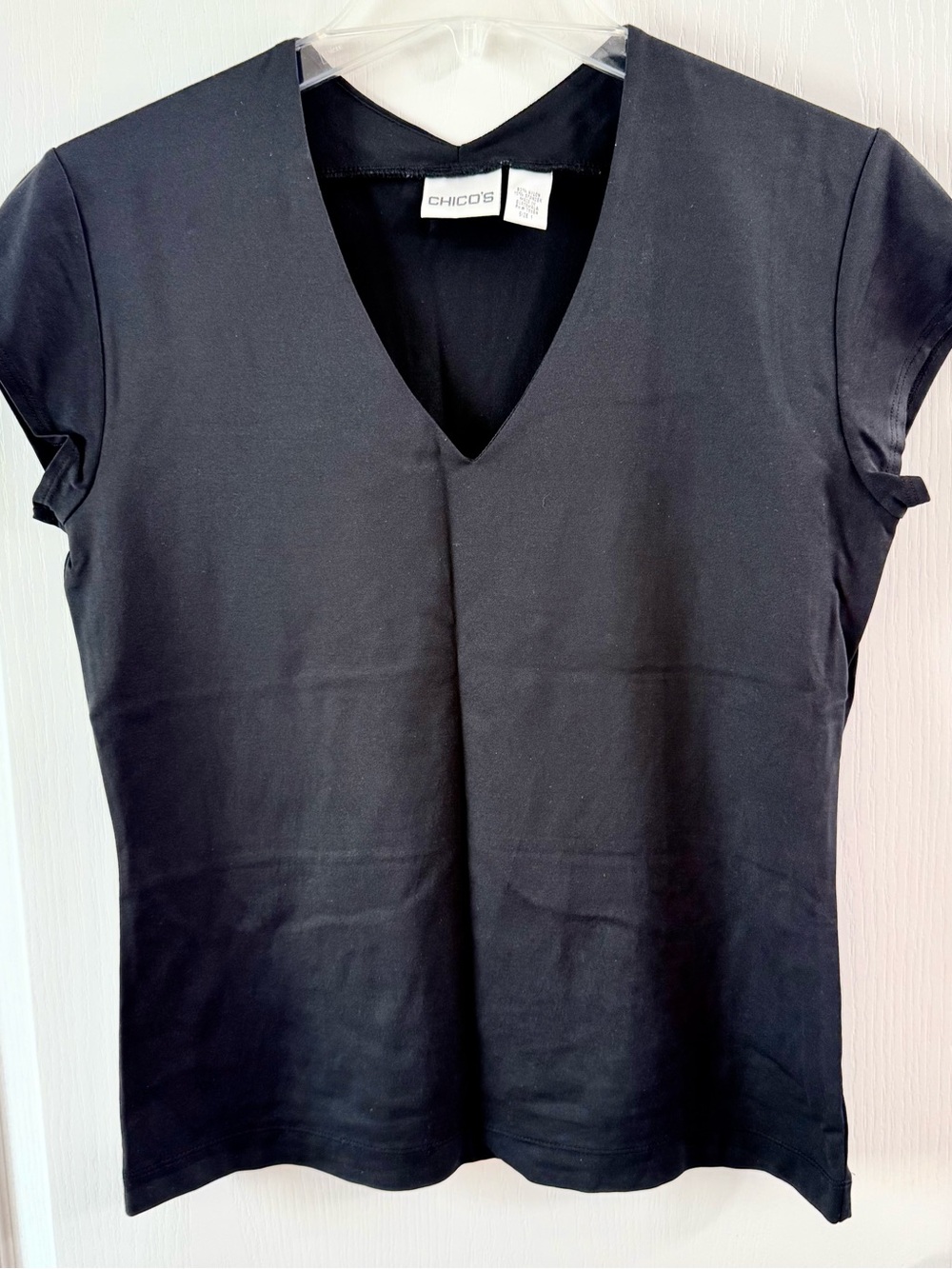 Chico's Black V-Neck Short Sleeve Tee